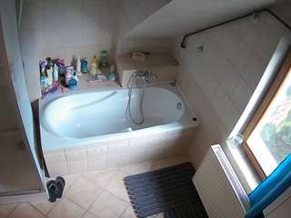 voyeurcam-julmodels-bath-2nd-1