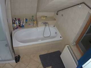 voyeurcam-julmodels-bath-2nd-1