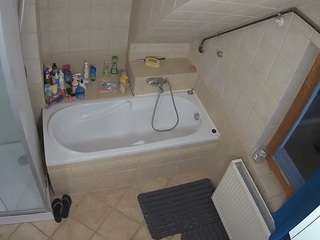 voyeurcam-julmodels-bath-2nd-1