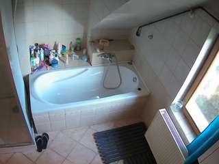 voyeurcam-julmodels-bath-2nd-1