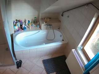 voyeurcam-julmodels-bath-2nd-1