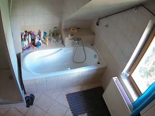 voyeurcam-julmodels-bath-2nd-1