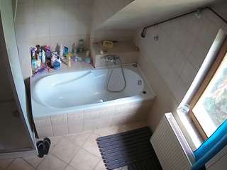 voyeurcam-julmodels-bath-2nd-1