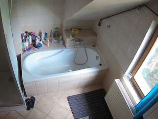 voyeurcam-julmodels-bath-2nd-1