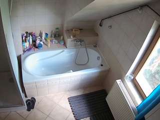 voyeurcam-julmodels-bath-2nd-1