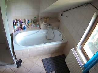 voyeurcam-julmodels-bath-2nd-1