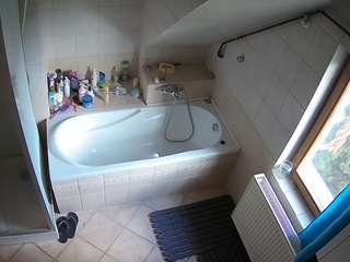 voyeurcam-julmodels-bath-2nd-1