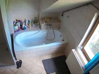 voyeurcam-julmodels-bath-2nd-1