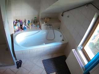 voyeurcam-julmodels-bath-2nd-1