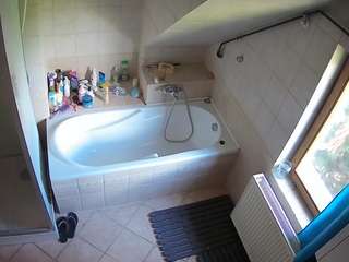 voyeurcam-julmodels-bath-2nd-1