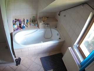 voyeurcam-julmodels-bath-2nd-1
