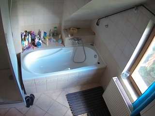 voyeurcam-julmodels-bath-2nd-1