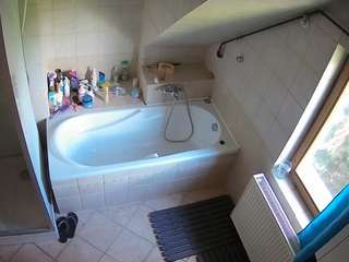 voyeurcam-julmodels-bath-2nd-1