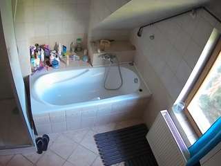 voyeurcam-julmodels-bath-2nd-1