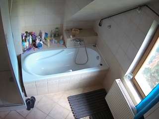 voyeurcam-julmodels-bath-2nd-1