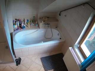 voyeurcam-julmodels-bath-2nd-1