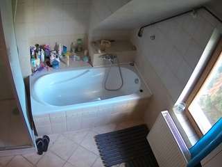 voyeurcam-julmodels-bath-2nd-1
