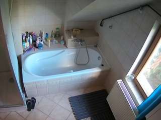 voyeurcam-julmodels-bath-2nd-1