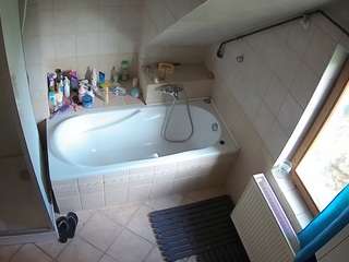 voyeurcam-julmodels-bath-2nd-1