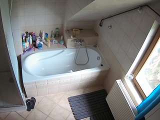 voyeurcam-julmodels-bath-2nd-1