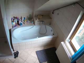 voyeurcam-julmodels-bath-2nd-1