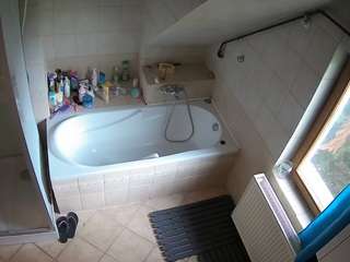 voyeurcam-julmodels-bath-2nd-1