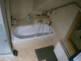 voyeurcam-julmodels-bath-2nd-1