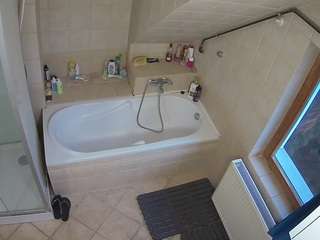 voyeurcam-julmodels-bath-2nd-1