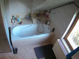voyeurcam-julmodels-bath-2nd-1