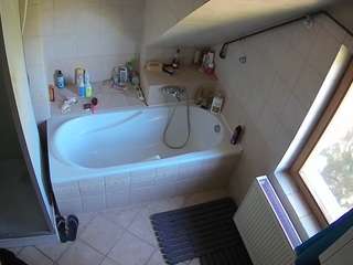 voyeurcam-julmodels-bath-2nd-1