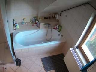 voyeurcam-julmodels-bath-2nd-1