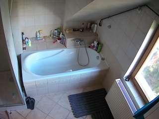 voyeurcam-julmodels-bath-2nd-1