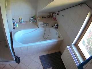 voyeurcam-julmodels-bath-2nd-1