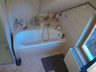 voyeurcam-julmodels-bath-2nd-1