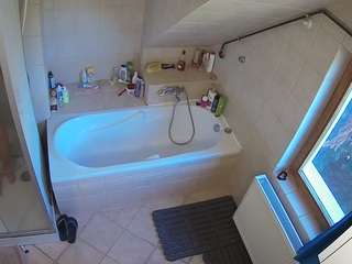voyeurcam-julmodels-bath-2nd-1