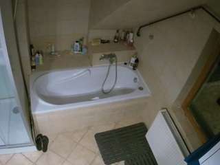 voyeurcam-julmodels-bath-2nd-1