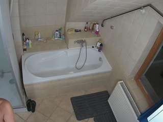 voyeurcam-julmodels-bath-2nd-1