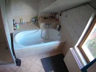 voyeurcam-julmodels-bath-2nd-1