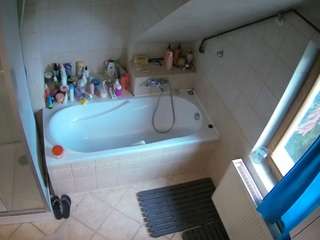 voyeurcam-julmodels-bath-2nd-1