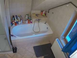 voyeurcam-julmodels-bath-2nd-1