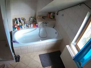 voyeurcam-julmodels-bath-2nd-1