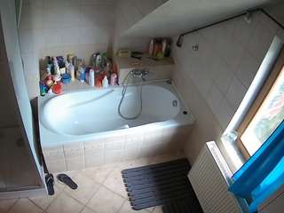 voyeurcam-julmodels-bath-2nd-1