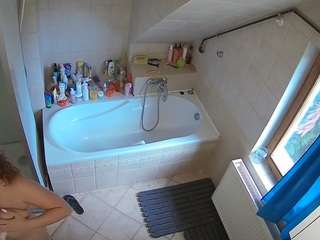 voyeurcam-julmodels-bath-2nd-1