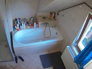 voyeurcam-julmodels-bath-2nd-1