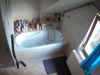 voyeurcam-julmodels-bath-2nd-1