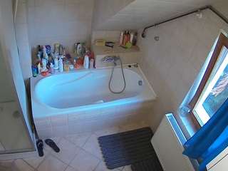 voyeurcam-julmodels-bath-2nd-1