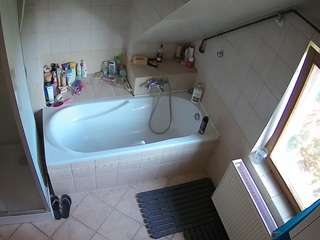 voyeurcam-julmodels-bath-2nd-1 live webcam show
