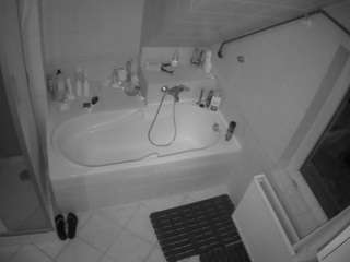 voyeurcam-julmodels-bath-2nd-1 live webcam show