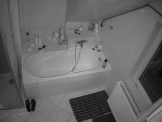 voyeurcam-julmodels-bath-2nd-1 live webcam show