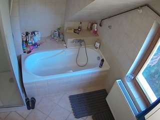 voyeurcam-julmodels-bath-2nd-1